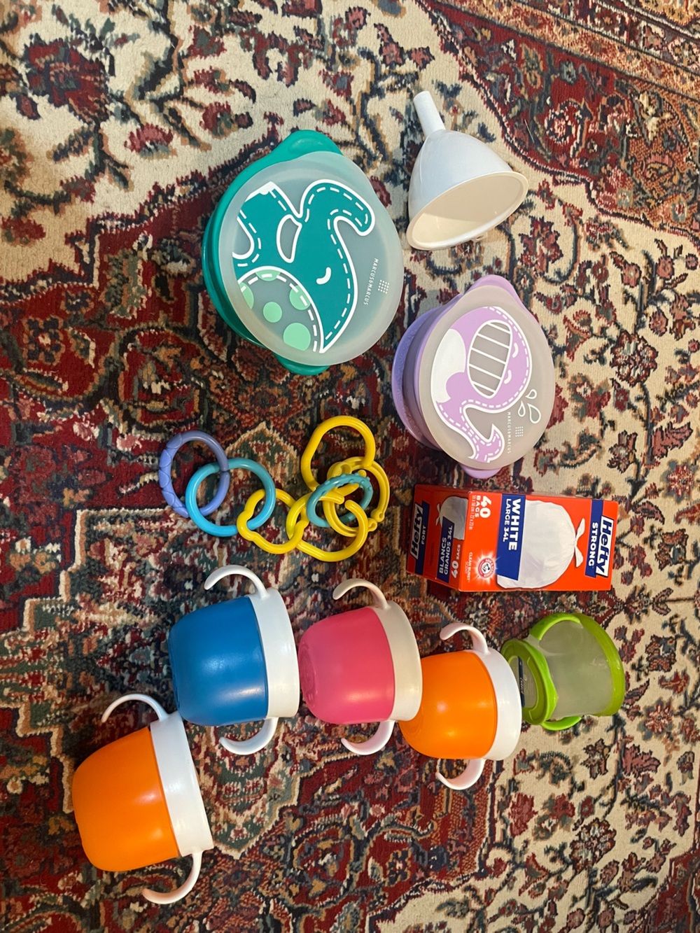 Kitchen bundle | 5 snack cups, new trash bags, silicone bowls with lids, funnel
